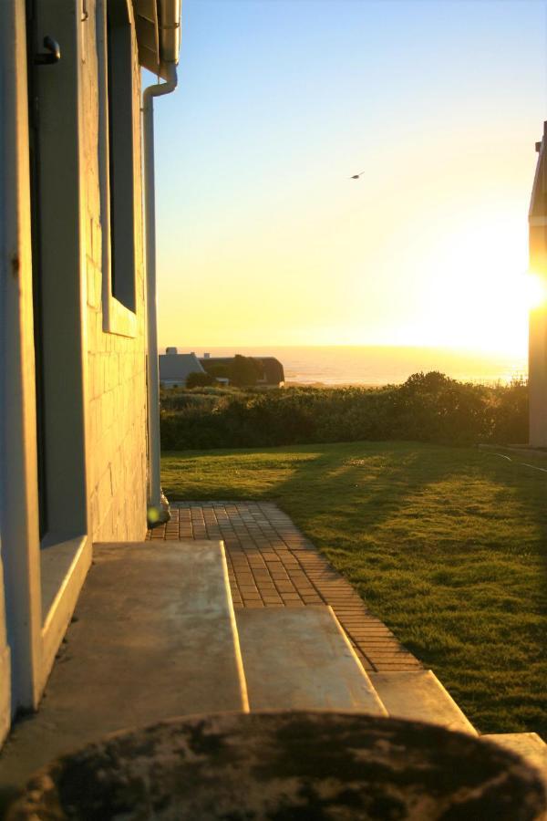 Sunbird Cottage Grotto Bay Exterior photo